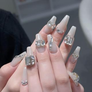 ネイル Queens テイのネイルデザイン