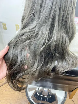 ロング カラー 青木 優歩のヘアスタイル