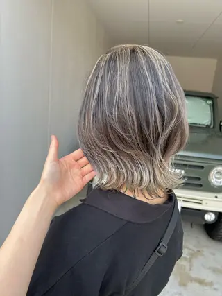 カラー あべ しおりのヘアスタイル