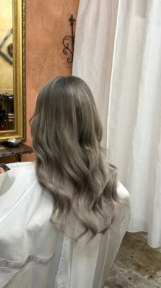 ミディアム ともざねゆか UniQ/岡山駅のヘアスタイル