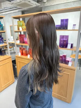 カラー 湯浅 慈園のヘアスタイル