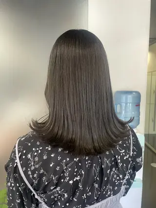 ミディアム カラー ハイトーン/レイヤー 似合わせ・ユキノのヘアスタイル