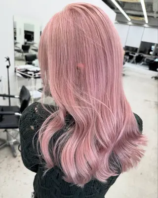 カラー Asami／名古屋／ ハイトーン／デザインのヘアスタイル