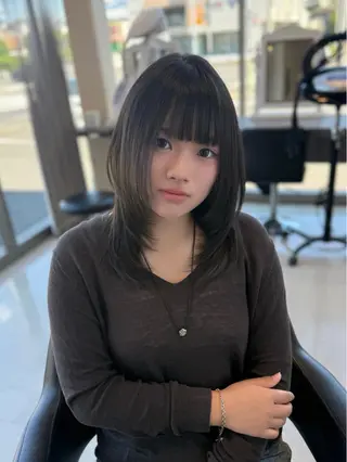 セミロング 仲間 楓のヘアスタイル