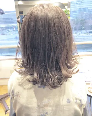 ミディアム カラー RHAIRSALON 西山梓のヘアスタイル