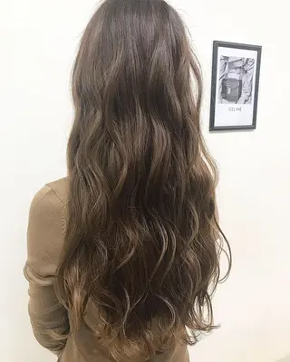 カラー ロング デザインカラー Lienのヘアスタイル