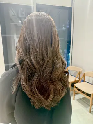 ロング ハイトーン/うる艶 カラー Mioのヘアスタイル