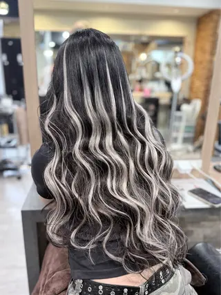 ロング カラー RIEブリーチ& エクステ特化型のヘアスタイル