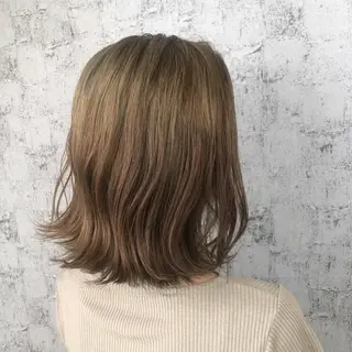 ミディアム カラー 小顔レイヤー/ ベージュ🤍Rieのヘアスタイル