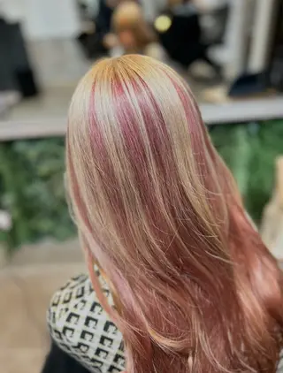ロング カラー ヘアアレンジ 梅木李奈🕊️ レイヤー透明感カラーのヘアスタイル