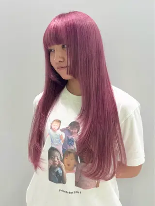 ロング ブリーチカラー/ブロ ンドレイヤーカットのヘアスタイル