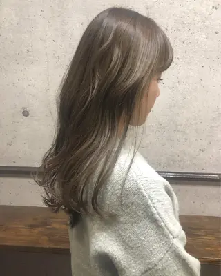 ロング カラー 江原 彩華のヘアスタイル
