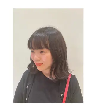 カラー 新嵩 真理のヘアスタイル