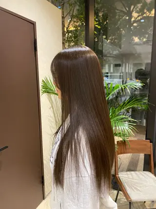 ロング カラー 太田代 桃のヘアスタイル