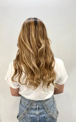 ロング カラー レイヤーカット 赤み消し　店長/大和のヘアスタイル