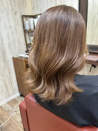 セミロング カラー 伊藤 みきのヘアスタイル