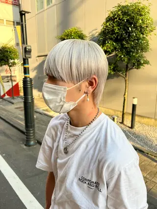 ショート カラー ハイトーン特化🎀 LEONのヘアスタイル