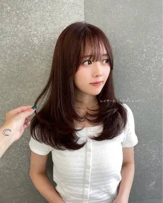 ミディアム 透明感オリーブ🫒/ ブリーチなしWカラーのヘアスタイル