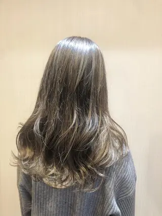 ロング カラー 新井 友菜のヘアスタイル
