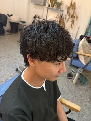 ショート パーマ メンズ 溝口 槙里也のヘアスタイル