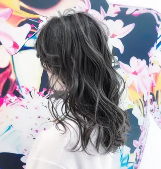 ロング カラー 趙 英来のヘアスタイル