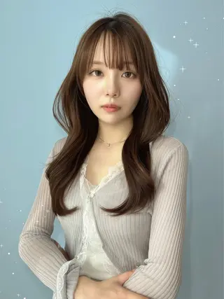 ロング MONA HIYORIのヘアスタイル