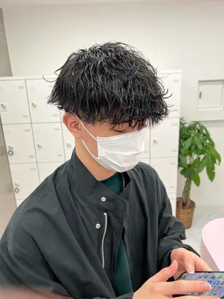 ショート カラー パーマ メンズ メンズパーマ特化 TAIGAのヘアスタイル