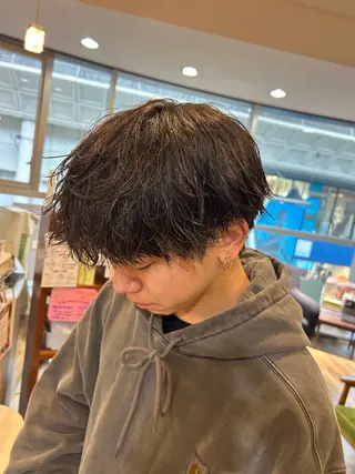 ミディアム パーマ メンズ 鶴田 将清のヘアスタイル