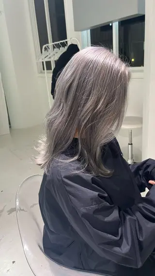 セミロング 🍓ブリーチカラー 🎀nene🍓のヘアスタイル
