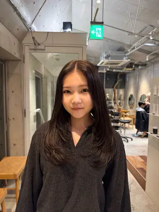 セミロング カラー Over hair_ misakiのヘアスタイル