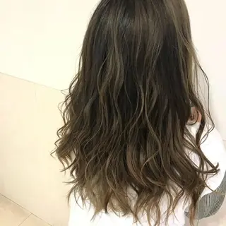 ミディアム カラー Oopsレイヤー 加藤澄都のヘアスタイル