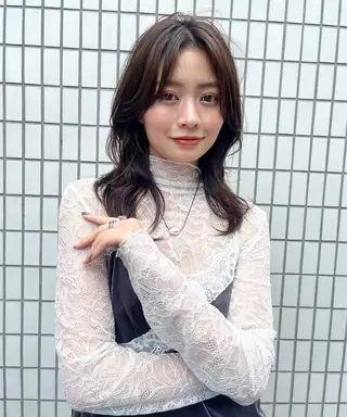 セミロング トミオカ ノアのヘアスタイル