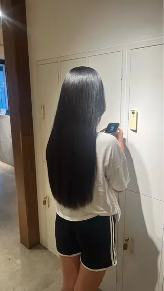 ロング 山根 里緒のヘアスタイル