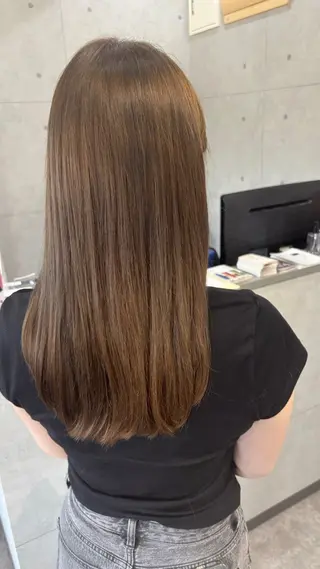 ミディアム REVE 美容室のヘアスタイル