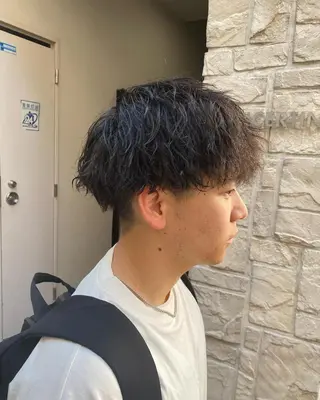 ミディアム パーマ メンズ メンズ特化 岸本 阪急六甲サロンドロイのヘアスタイル