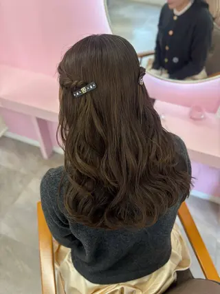 セミロング ヘアアレンジ 𝑴𝒊𝒌𝒖💝 透明感モテカラーのヘアスタイル