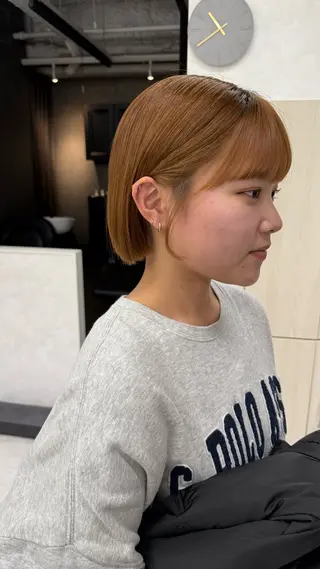 ショート パーマ むく/顔周りカット/ ブリーチなしwカラーのヘアスタイル