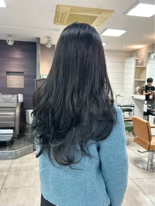 ロング カラー 西岡 英菜のヘアスタイル