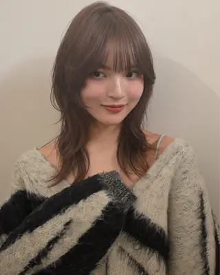 ミディアム カラー aya / ニュアンスカラーのヘアスタイル