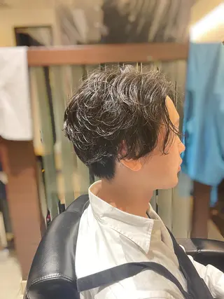 ミディアム パーマ メンズ 岡崎 隆晟のヘアスタイル