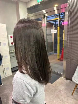 セミロング カラー ナルミ ケイスケのヘアスタイル