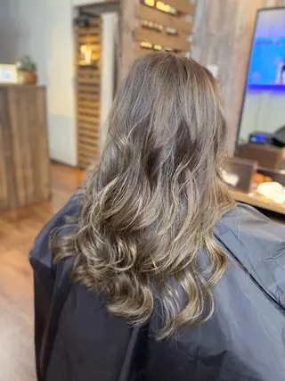 ロング カラー ヘアアレンジ Luzir⭐︎ GEN⭐︎のヘアスタイル