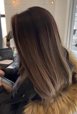 セミロング カラー 浅川 実行のヘアスタイル