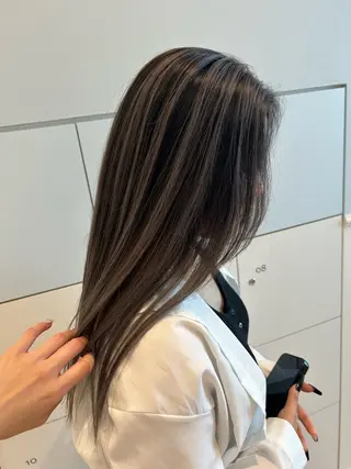ロング 西澤 咲輝のヘアスタイル