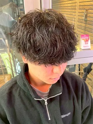 パーマ メンズ メンズ毛流れパーマ ブリーチSHIONのヘアスタイル