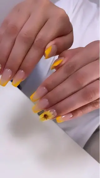 ミディアム 🦋Nail Amo🦋のネイルデザイン