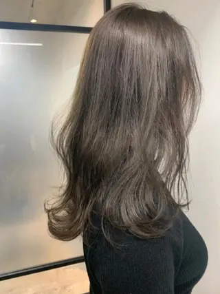 セミロング 艶髪/オリーブ系/ 肌が綺麗に見えるお色のヘアスタイル
