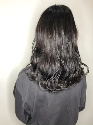 ミディアム カラー NINE+/代表 ブリーチ特化型サロンのヘアスタイル