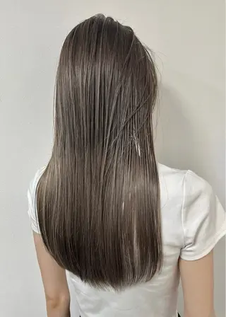 セミロング カラー Lino by hoNuaのヘアスタイル