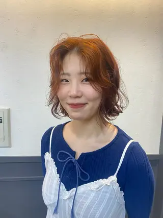 ショート レナ/レイヤーカット /艶感カラーのヘアスタイル